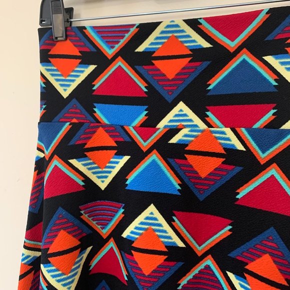 LuLaRoe Azure Skirt Triangle Geometric Print Small - Picture 2 of 6